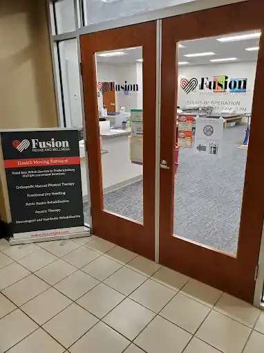 Double entrance doors with Fusion signage at the Spotsylvania clinic